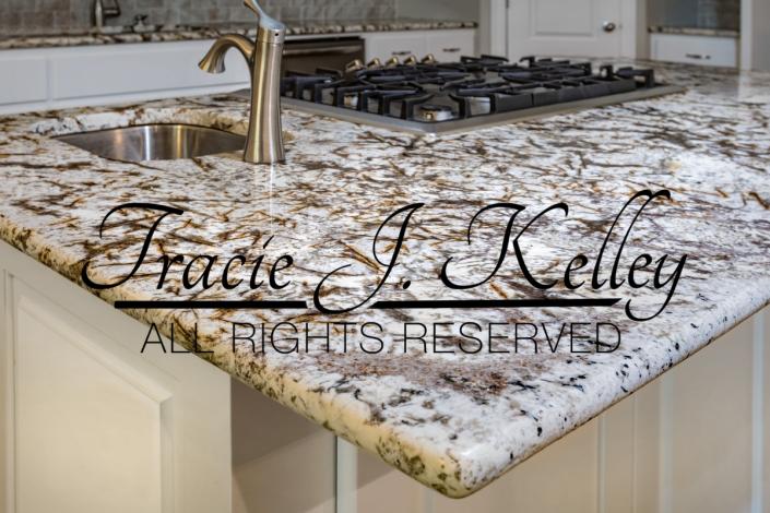 The colors in this kitchen countertop features beautiful colors that blend seamlessly with the kitchen.